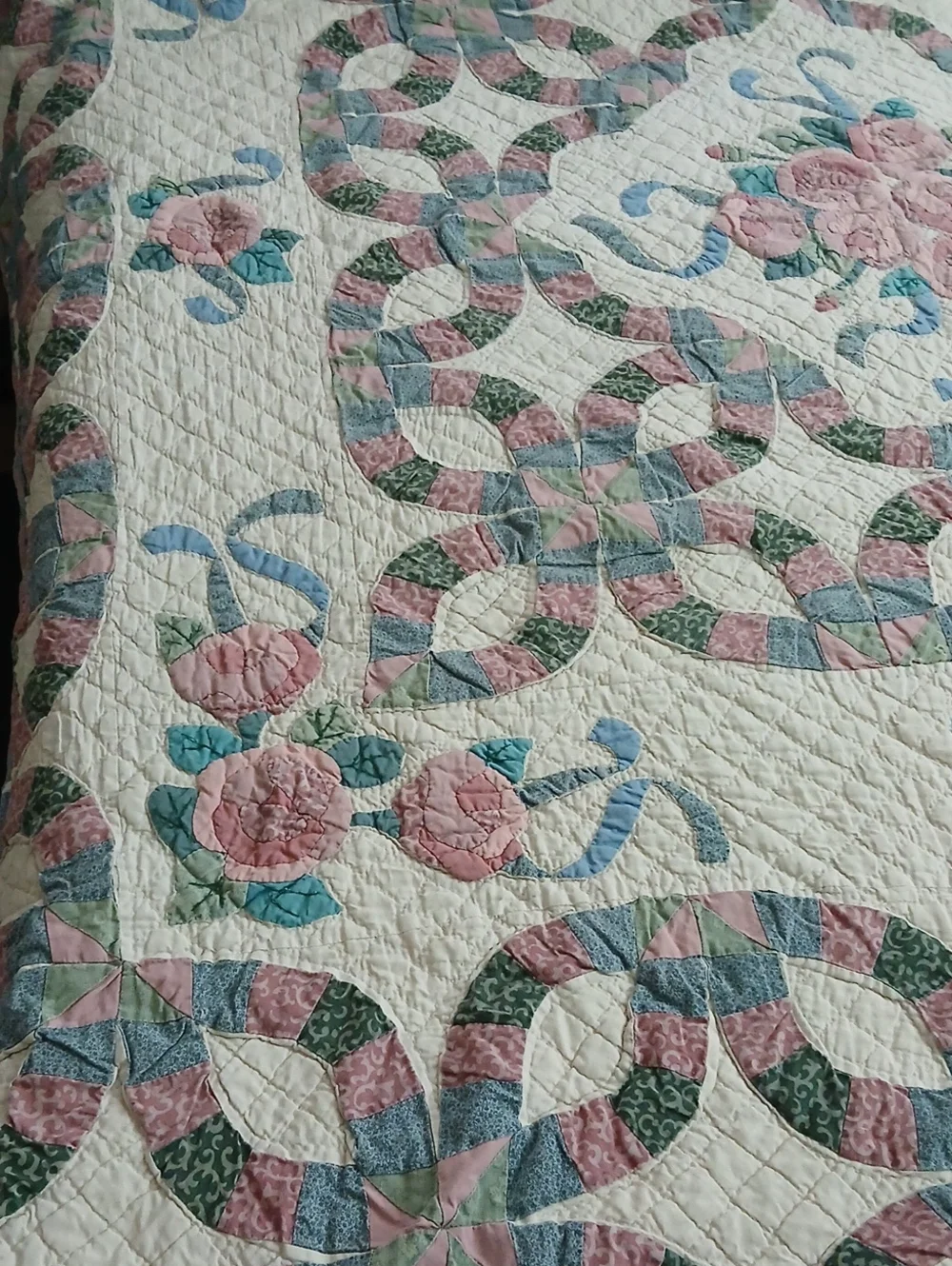 Beautiful Vintage Handmade Quilt